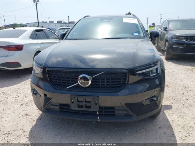 YV4L12UW1P2049935 Volvo Xc40 B5 Plus Dark Theme
