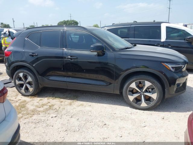 YV4L12UW1P2049935 Volvo Xc40 B5 Plus Dark Theme