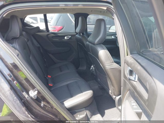 YV4L12UW1P2049935 Volvo Xc40 B5 Plus Dark Theme