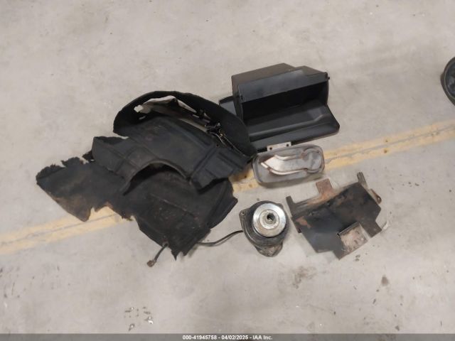 2GNAXSEV6J6198809 Chevrolet EQUINOX LT