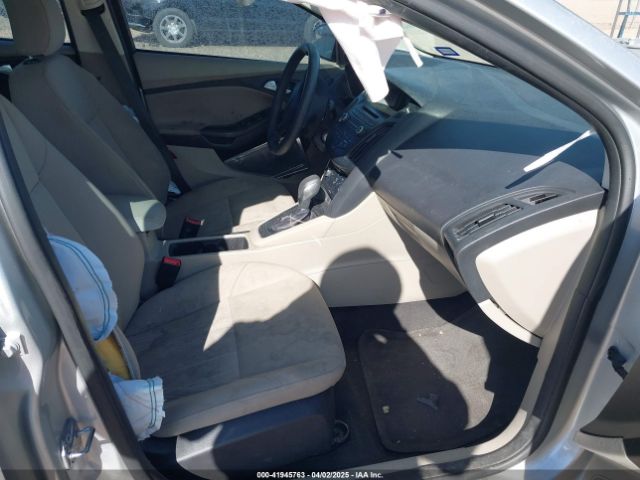 1FADP3F29HL263353 Ford FOCUS SE