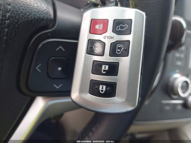 5TDYZ3DC8HS776058 Toyota Sienna Xle 8 Passenger