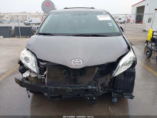 5TDYZ3DC8HS776058 Toyota Sienna Xle 8 Passenger