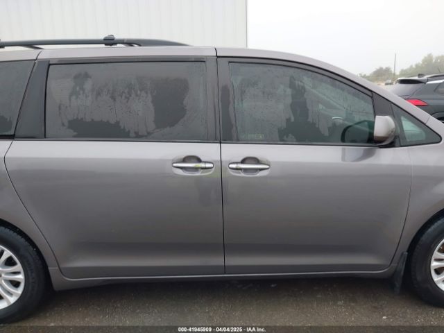 5TDYZ3DC8HS776058 Toyota Sienna Xle 8 Passenger