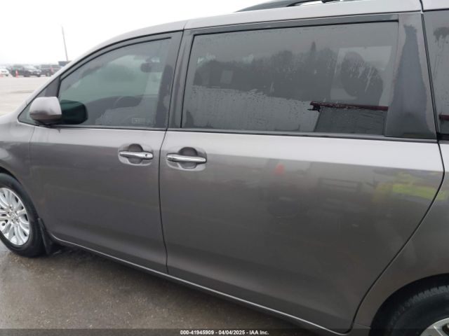 5TDYZ3DC8HS776058 Toyota Sienna Xle 8 Passenger