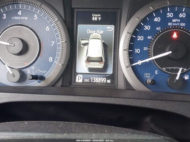 5TDYZ3DC8HS776058 Toyota Sienna Xle 8 Passenger