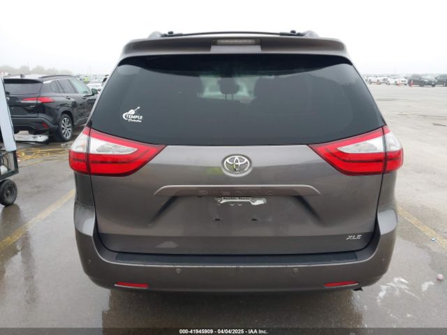 5TDYZ3DC8HS776058 Toyota Sienna Xle 8 Passenger