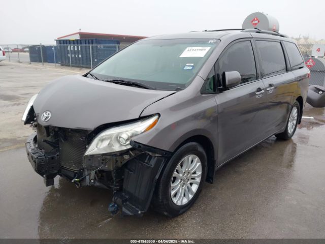5TDYZ3DC8HS776058 Toyota Sienna Xle 8 Passenger