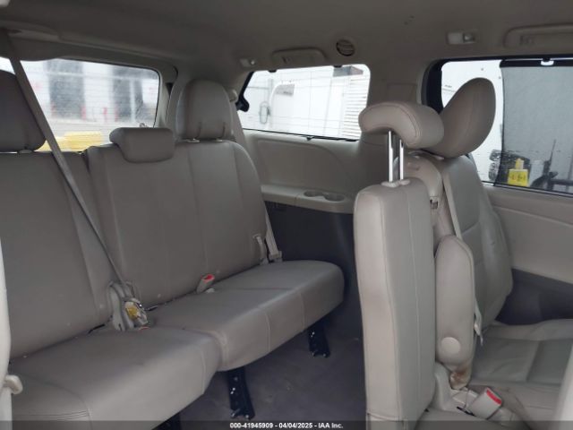 5TDYZ3DC8HS776058 Toyota Sienna Xle 8 Passenger