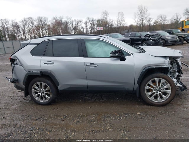 2T3A1RFV6SC503413 Toyota Rav4 Xle Premium