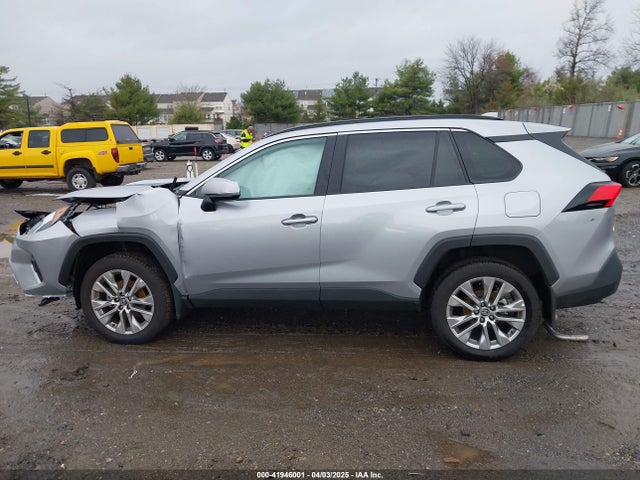 2T3A1RFV6SC503413 Toyota Rav4 Xle Premium