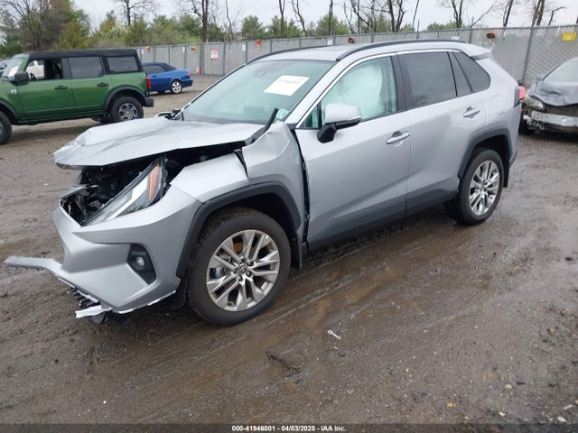 2T3A1RFV6SC503413 Toyota Rav4 Xle Premium