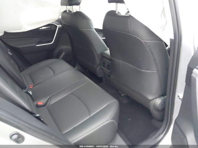 2T3A1RFV6SC503413 Toyota Rav4 Xle Premium