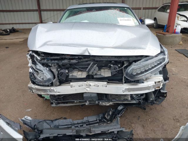 1HGCV3F94NA007073 Honda Accord Hybrid Touring