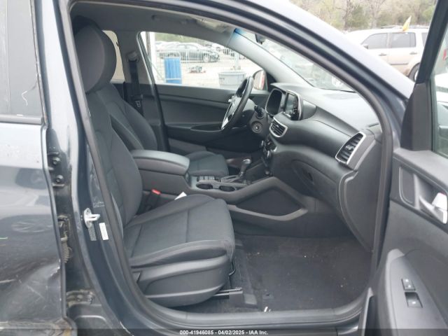 KM8J23A4XKU985562 Hyundai TUCSON SE