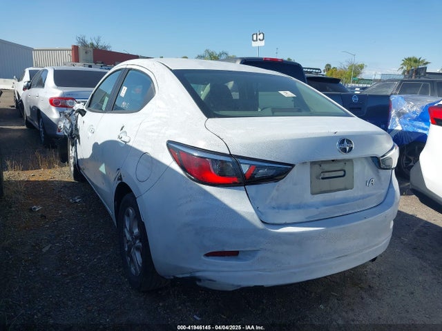 3MYDLBZV0GY130042 Scion p5v