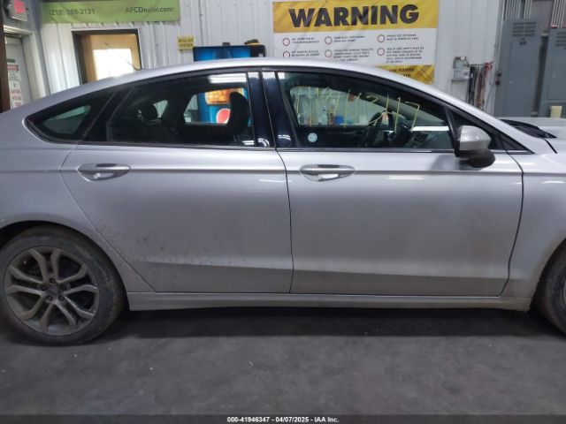 3FA6P0T95HR144371 Ford FUSION SE