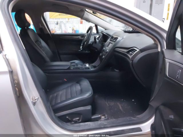 3FA6P0T95HR144371 Ford FUSION SE