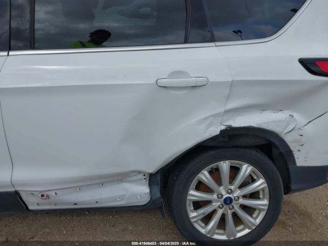 1FMCU0HDXKUB57261 Ford ESCAPE SEL