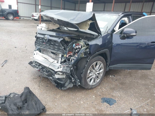 2T3C1RFV5NW207438 Toyota Rav4 Xle Premium