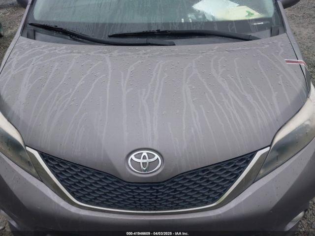 5TDXZ3DC0HS800493 Toyota Sienna Se 8 Passenger