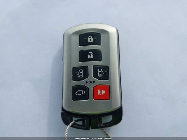 5TDXZ3DC0HS800493 Toyota Sienna Se 8 Passenger