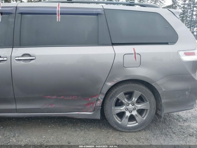 5TDXZ3DC0HS800493 Toyota Sienna Se 8 Passenger