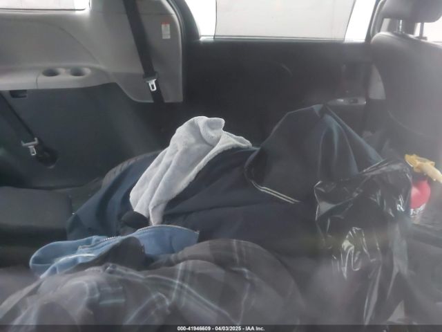 5TDXZ3DC0HS800493 Toyota Sienna Se 8 Passenger