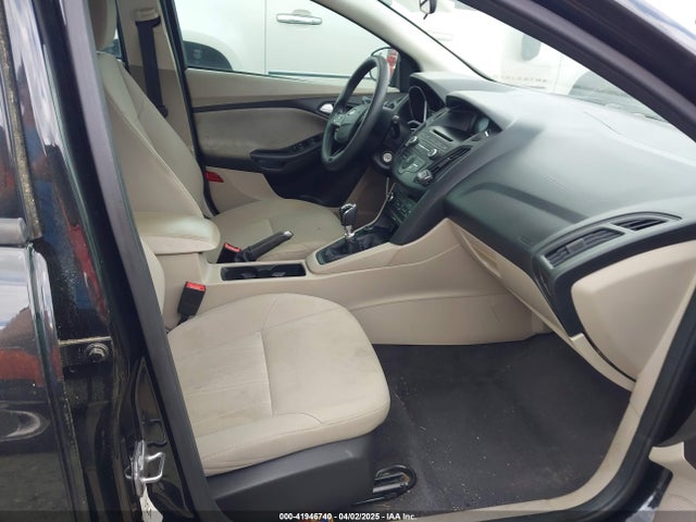1FADP3KE2FL273042 Ford FOCUS SE