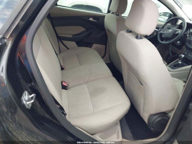 1FADP3KE2FL273042 Ford FOCUS SE