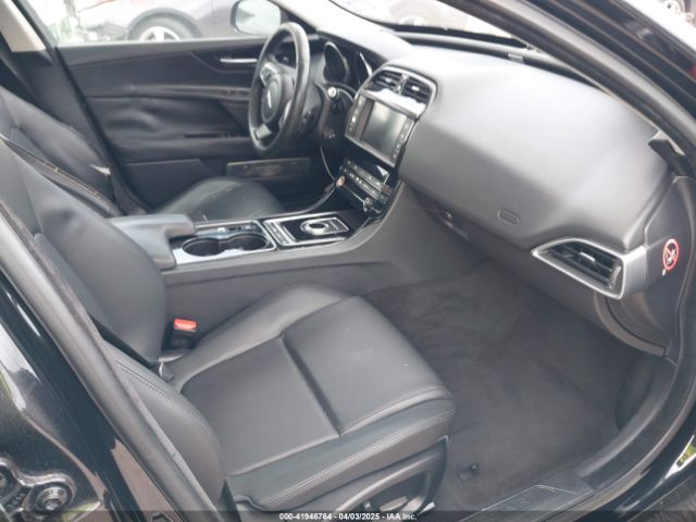 2017 JAGUAR XE SAJAD4BV4HA967839 Photo 4