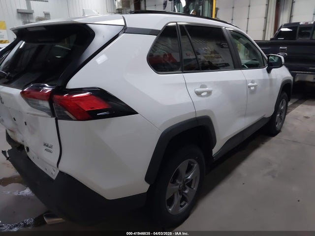 2T3P1RFV1RC454870 Toyota Rav4 Xle