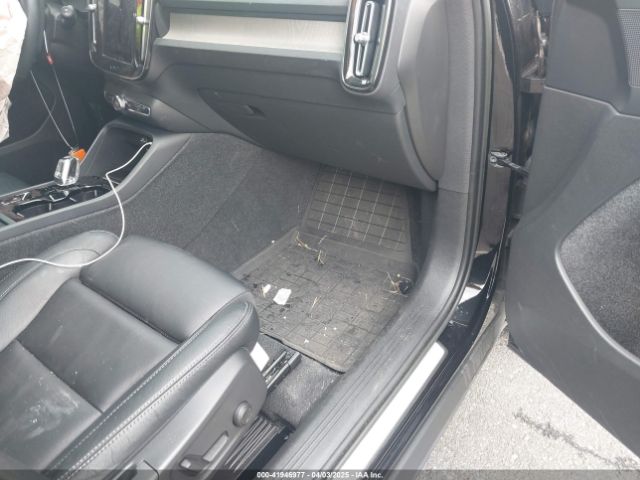 2023 VOLVO XC40 YV4L12UWXP2009398 Photo 4