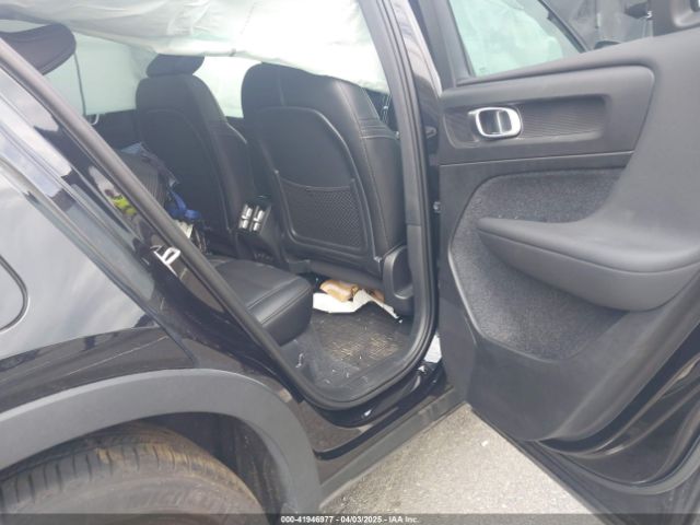 2023 VOLVO XC40 YV4L12UWXP2009398 Photo 7
