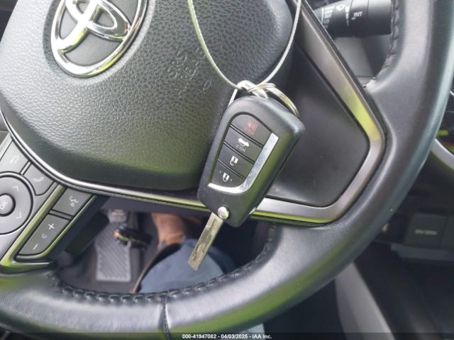 4T1G11AKXNU697576 Toyota CAMRY SE
