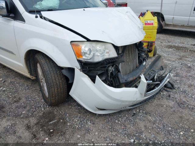 2C4RC1GG9ER116141 Chrysler Town & Country Limited