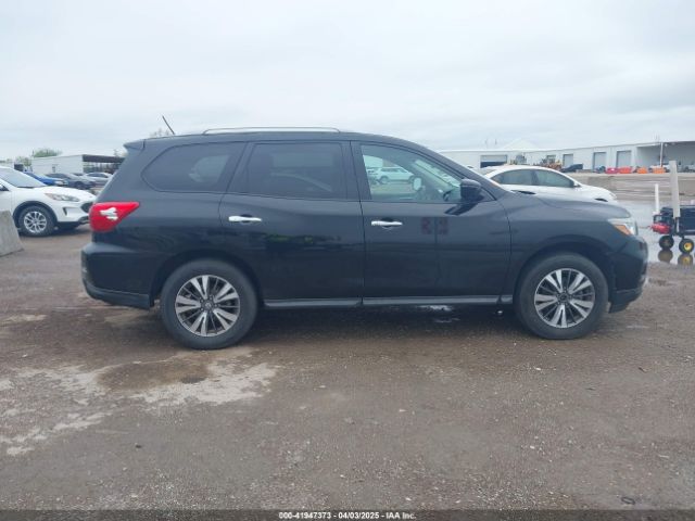 5N1DR2MM8HC690215 Nissan Pathfinder Sl