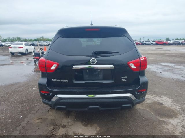 5N1DR2MM8HC690215 Nissan Pathfinder Sl