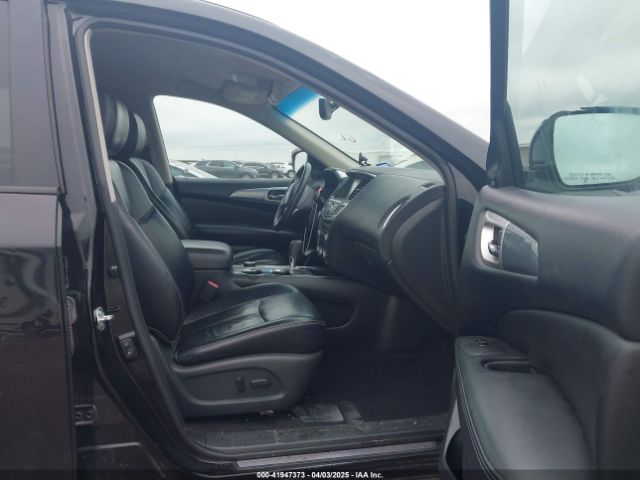 5N1DR2MM8HC690215 Nissan Pathfinder Sl