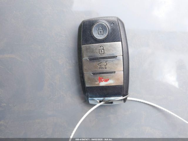 KNDCC3LC2H5068049 KIA NIRO EX