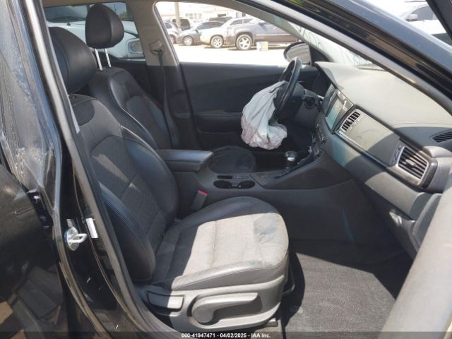 KNDCC3LC2H5068049 KIA NIRO EX