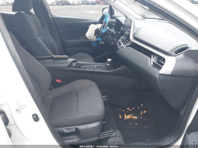 NMTKHMBX7LR118453 Toyota C-HR LE