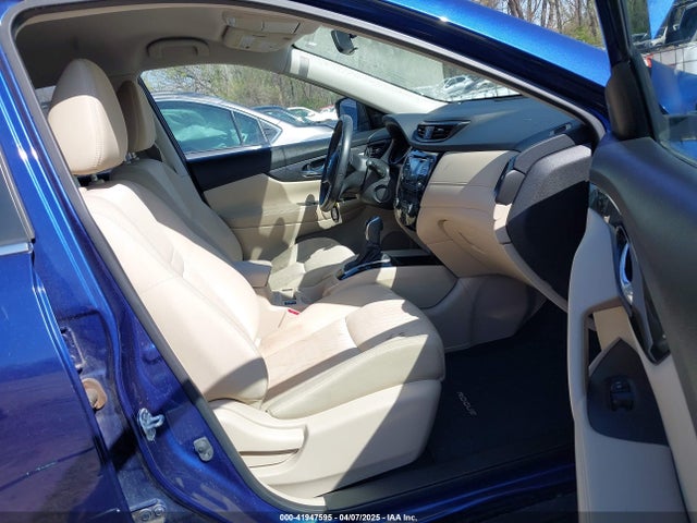 JN8AT2MV0HW014068 Nissan ROGUE SV