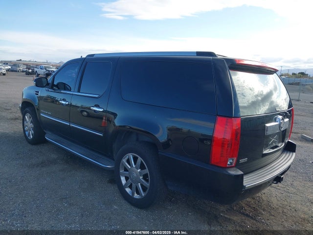 2011 CADILLAC ESCALADE ESV 1GYS3GEF7BR242802 Photo 2