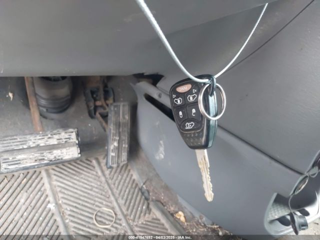 2005 CHRYSLER TOWN & COUNTRY 2C4GP54L75R429550 Photo 10