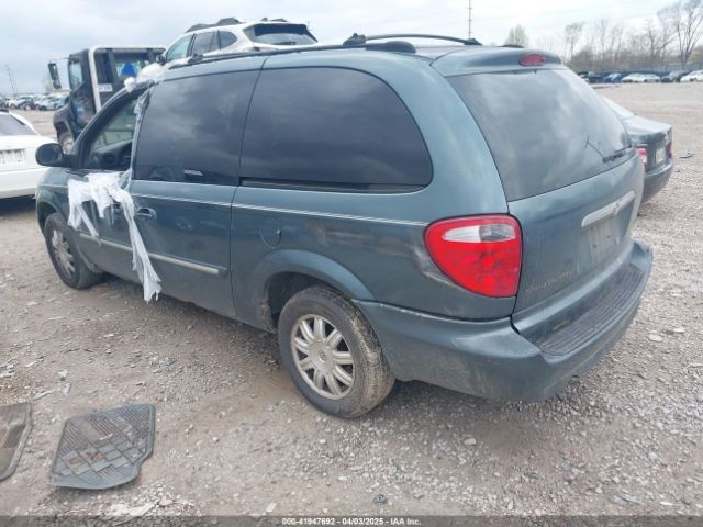 2005 CHRYSLER TOWN & COUNTRY 2C4GP54L75R429550 Photo 2