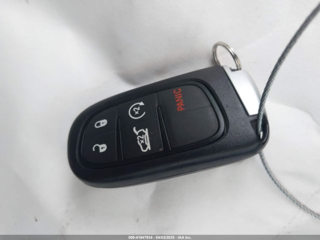1C4PJMDNXKD352796 Jeep Cherokee Limited 4x4