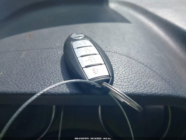 KNMAT2MT0HP596404 Nissan ROGUE SV