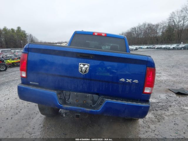 1C6RR7FG2JS204564 RAM 1500 Express  4x4 6'4 Box