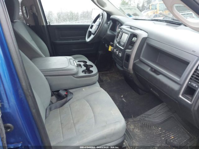 1C6RR7FG2JS204564 RAM 1500 Express  4x4 6'4 Box